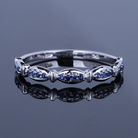 Jewelry - 10KW Gold Sapphire Band Ring size 5.5